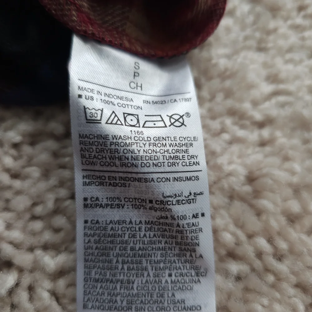 Old Navy Women's Flannel Boyfriend Button-Down Shirt - Picture 6 of 6